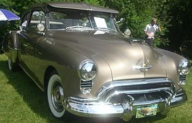 '49 Oldsmobile Futuramic 98 (Auto classique Laval '10).jpg